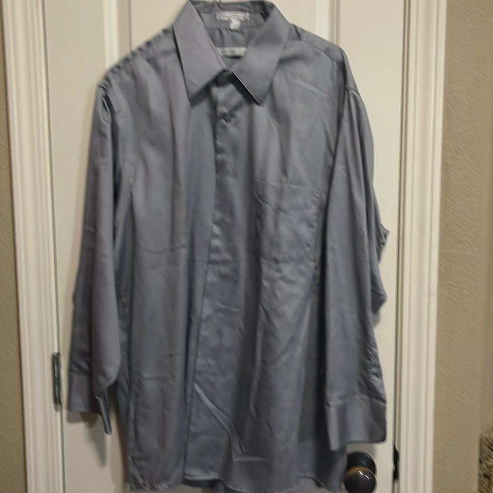 Mens gray Geoffrey Beene shirt. Sateen size 17 32/33 XL